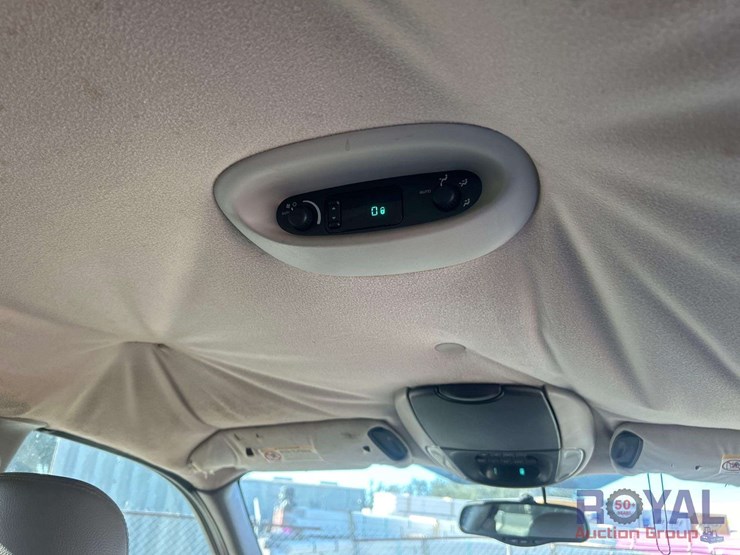 2003chrysler-town-&amp;-country-van-image-26