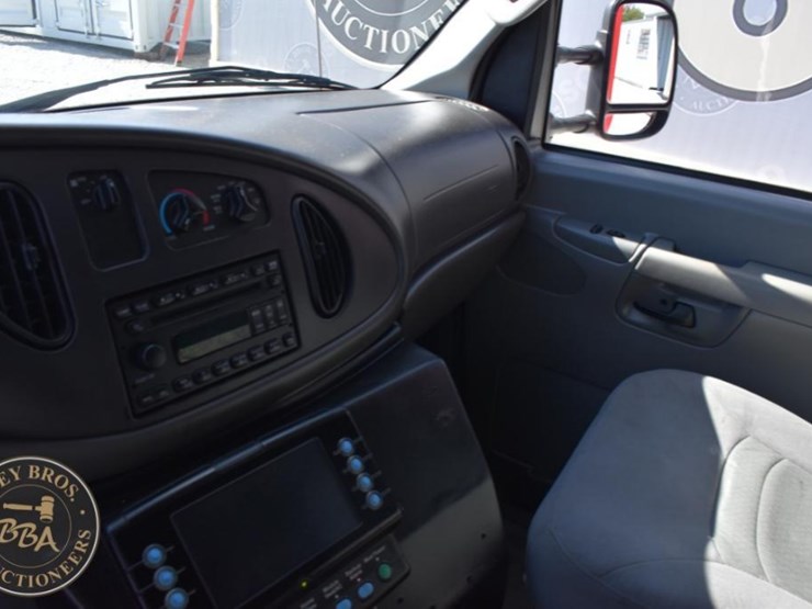 2007-ford-e450-image-17