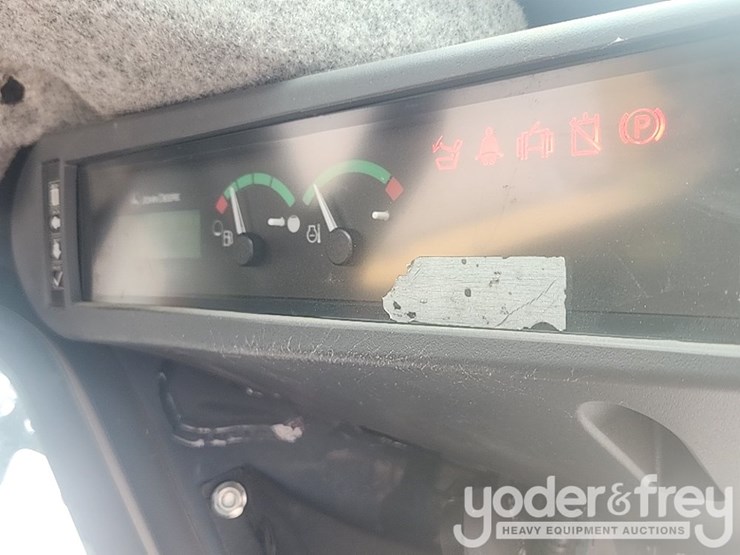 2018-deere-318g-image-23