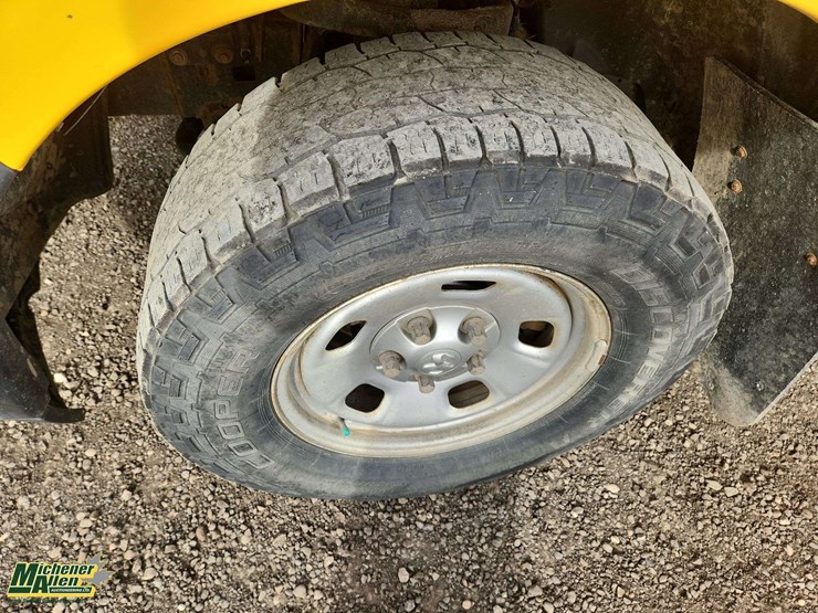 2019-ram-1500-classic-image-40