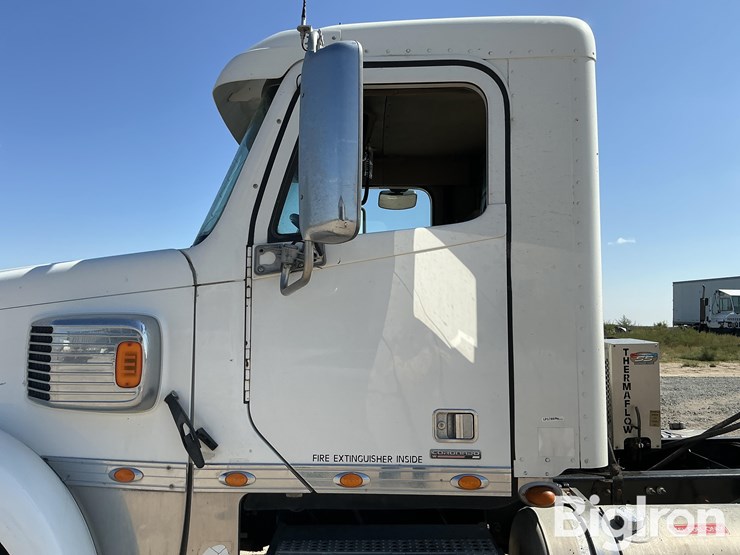 2011-freightliner-coronado-132-image-15