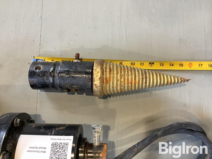 mini-excavator-wood-splitter-image-14