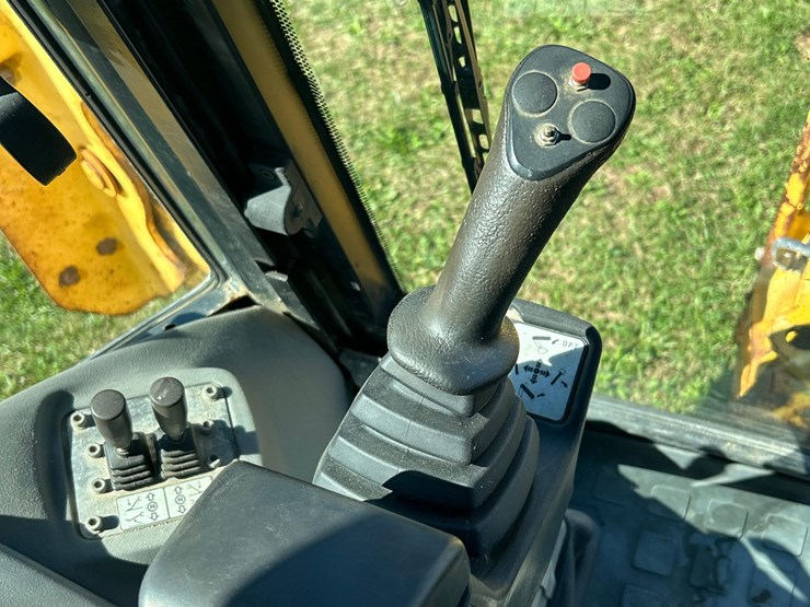 2008-komatsu-wb146-5-image-31