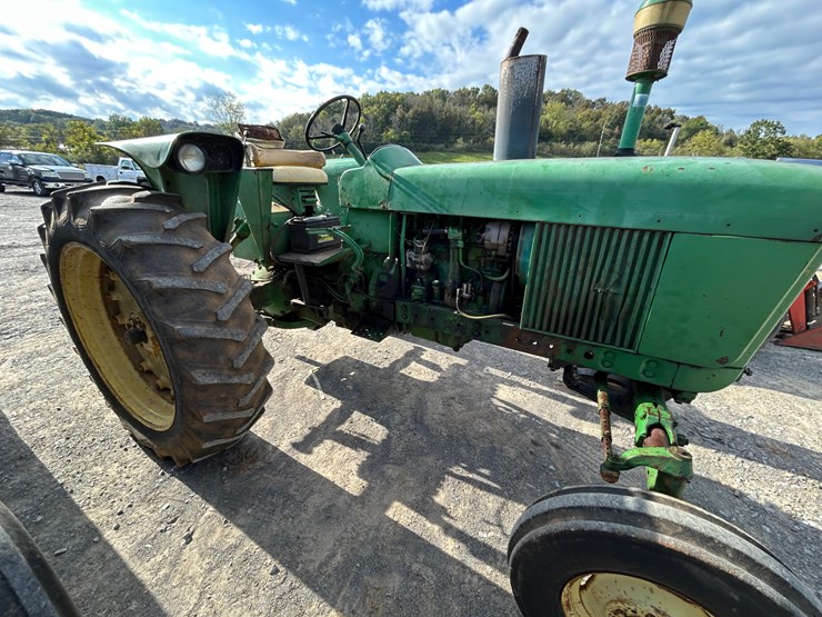 john-deere-3020-image-4