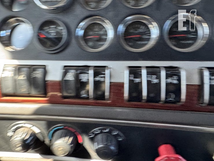 2009-kenworth-t800-image-95