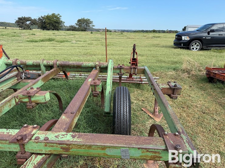 john-deere-11-image-13