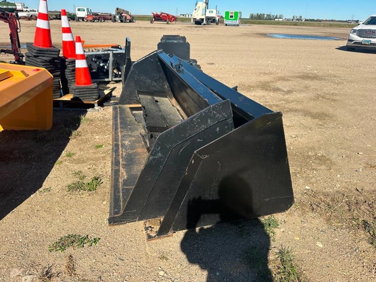 skid-steer-bucket-image-1