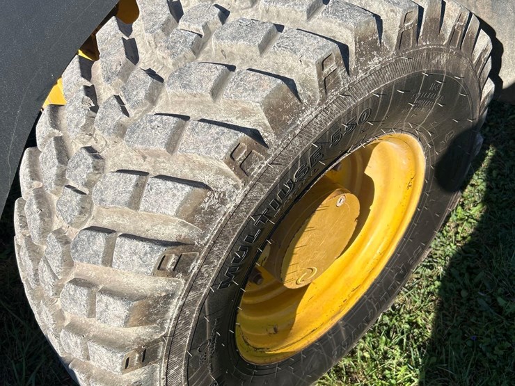 2019-deere-204l-image-15