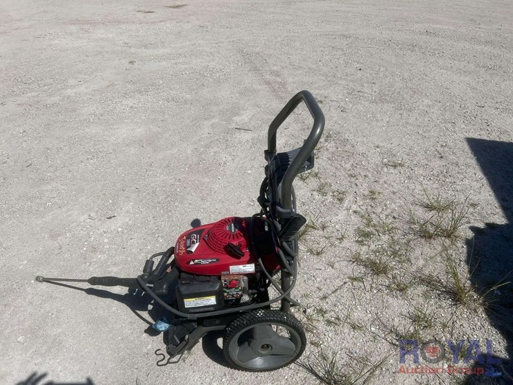 black-max-2.3gpm-portable-pressure-washer-image-2