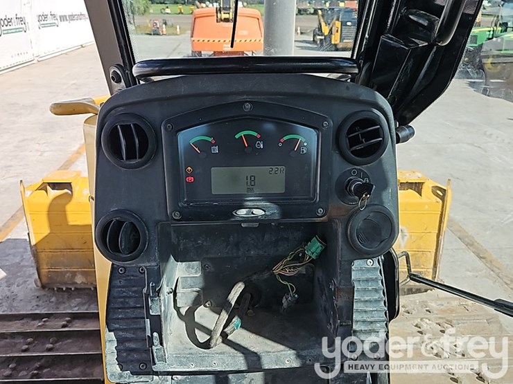 2014-caterpillar-d6k2-lgp-image-32