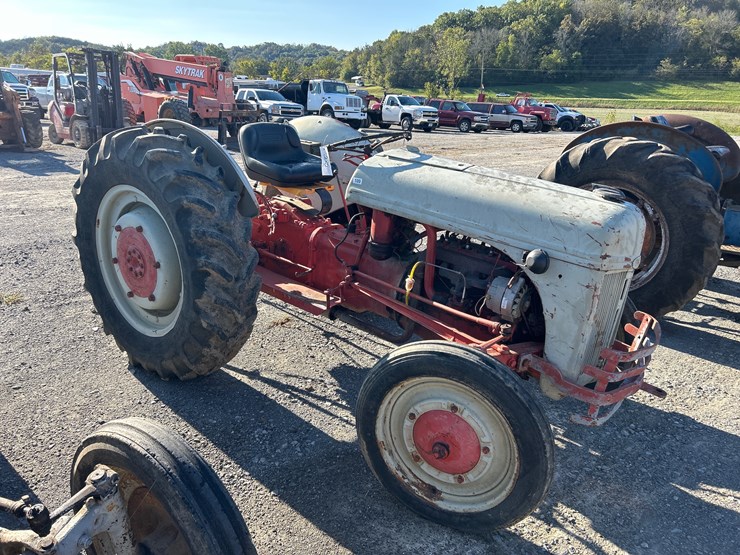 ford-tractor-image-1