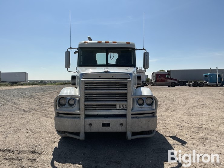 2011-freightliner-coronado-132-image-2