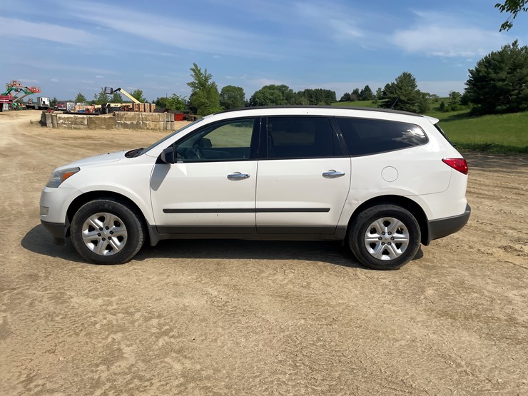 2012-chevrolet-traverse-ls-image-8