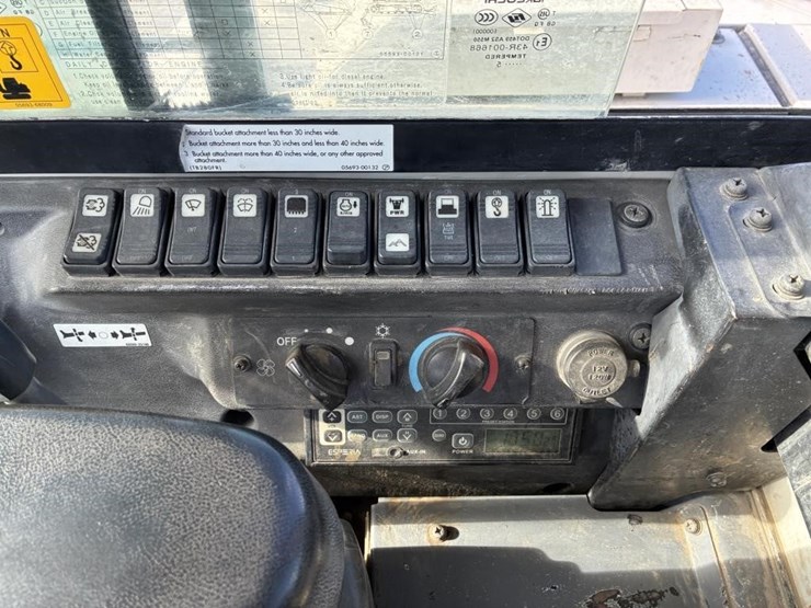 2016-takeuchi-tb280fr-image-23