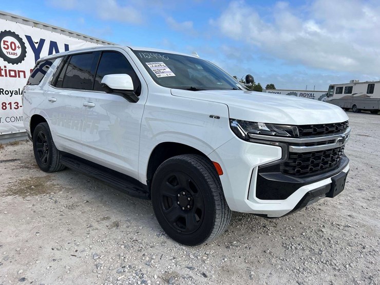 2021-chevrolet-tahoe-4x4-suv-image-2