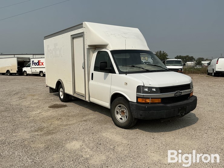 2020-chevrolet-express-g3500-image-3