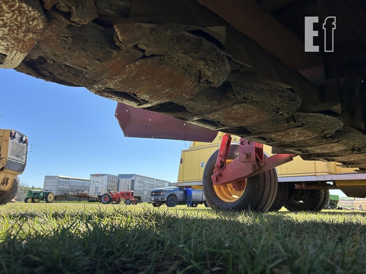 2014-new-holland-h7460-image-26