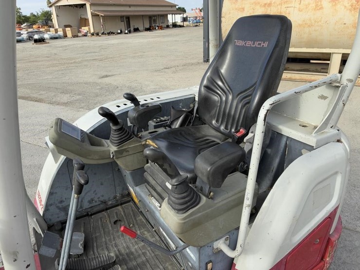 2018-takeuchi-tb253-2-excavator-image-19