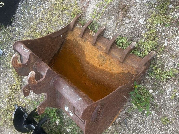 35in-excavator-tooth-bucket-image-5