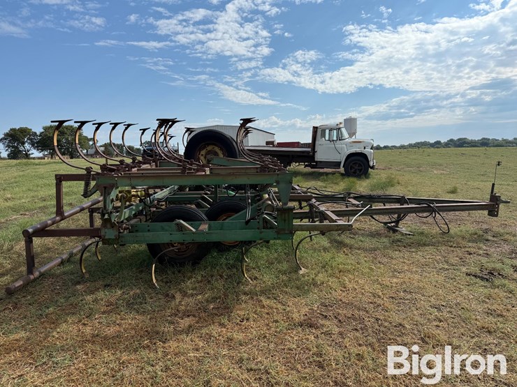 john-deere-1010-image-4