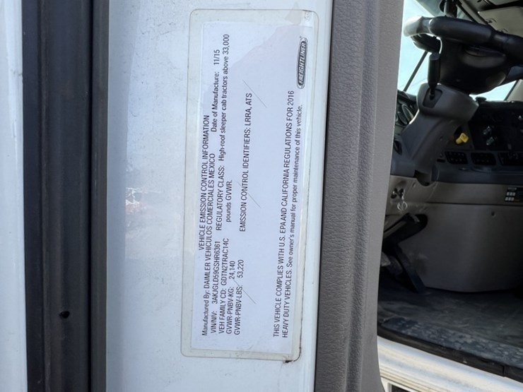 2016-freightliner-t/a-sleeper-truck-tractor-image-11