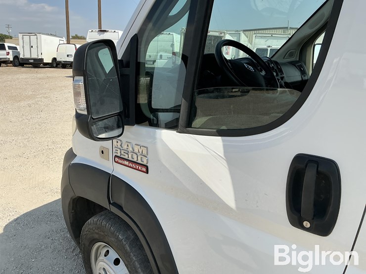 2021-dodge-3500-image-11