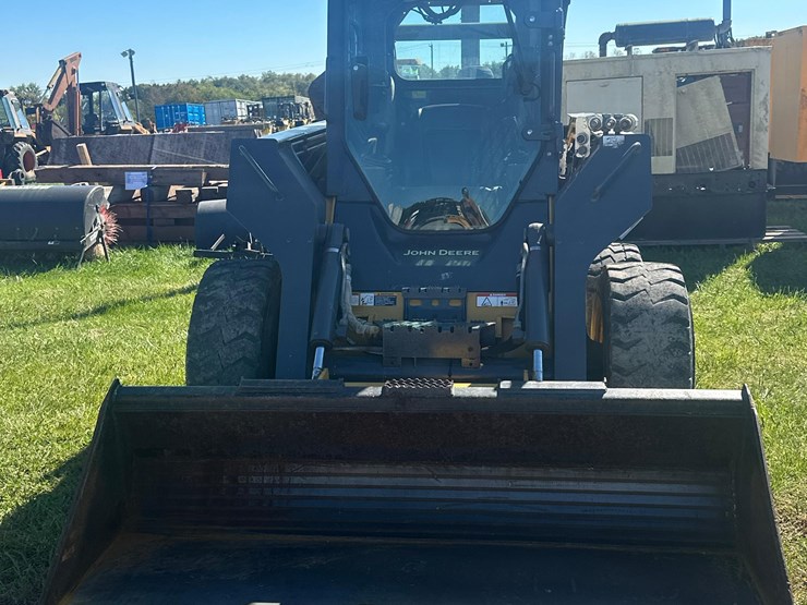 2016-deere-326e-image-3