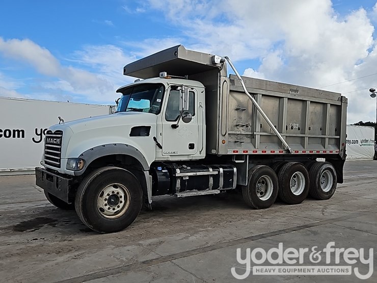 2015-mack-gu713-granite-image-1
