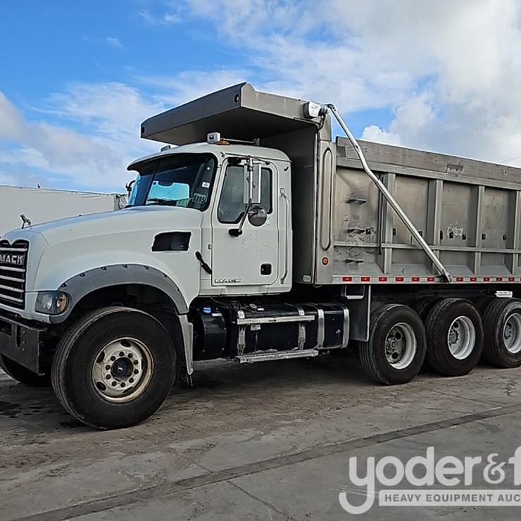 2015 Mack GU713 GRANITE