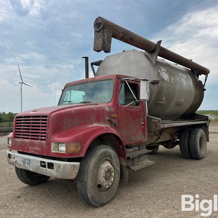 1990 INTERNATIONAL 4700