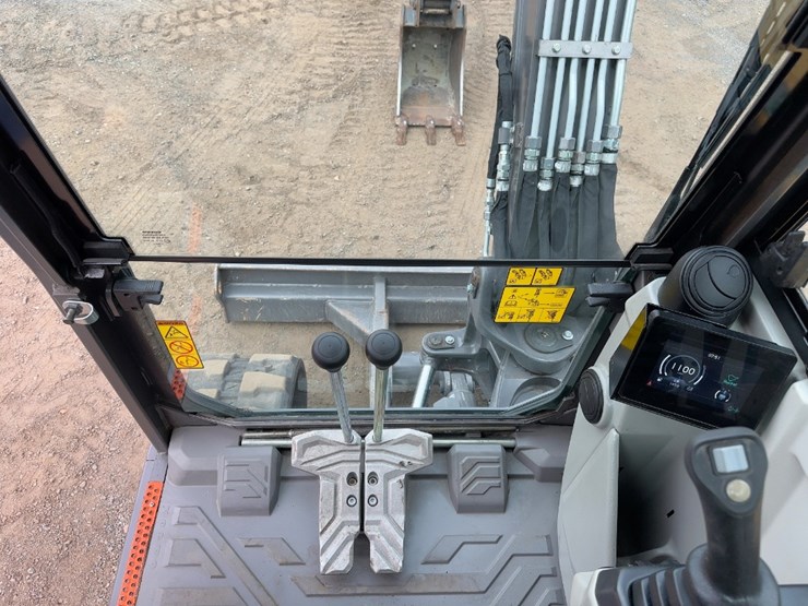 2023-volvo-ecr50f-mini-excavator-image-32