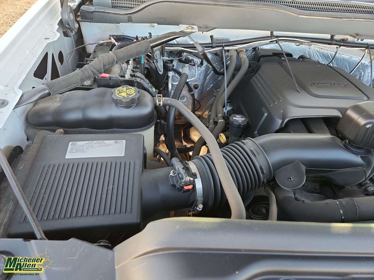 2016-chevrolet-silverado-2500hd-image-30