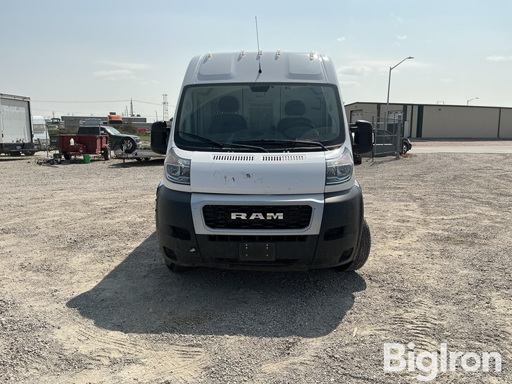 2021-dodge-3500-image-2