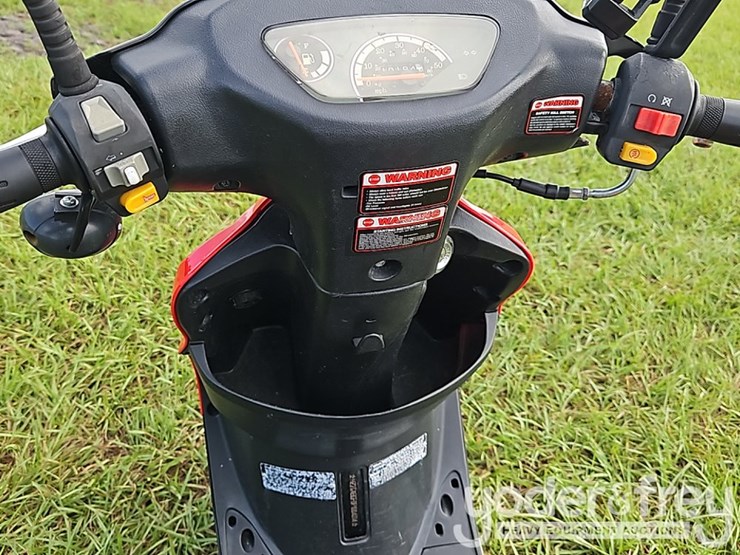 strada-50cc-scooter-(not-running)-image-8