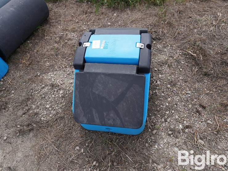 mirafount-3410-two-hole-hog-waterer-image-8