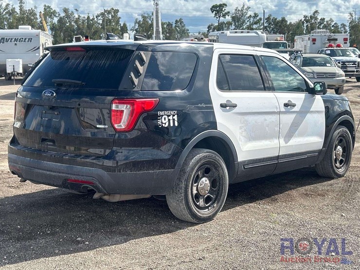2016-ford-explorer-image-3