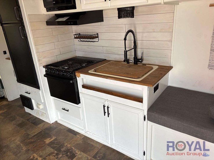 2013-forest-river-avenger-rv-image-17