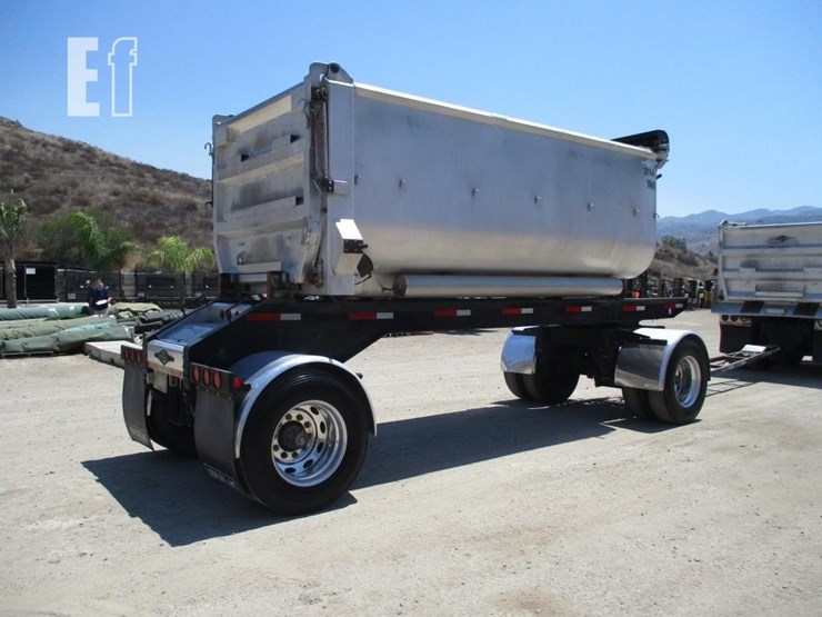 2002-peterbilt-365-image-3