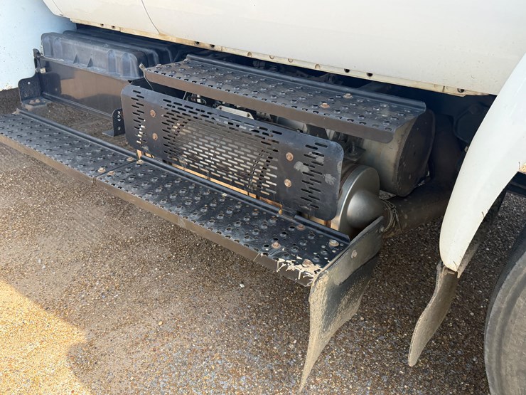 2015-ford-f650-image-17