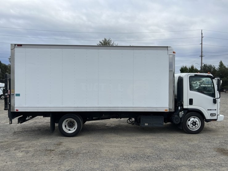 2011-isuzu-nrr-image-3