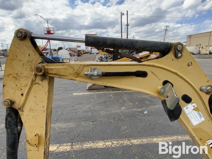 2015-caterpillar-301.7d-cr-image-10
