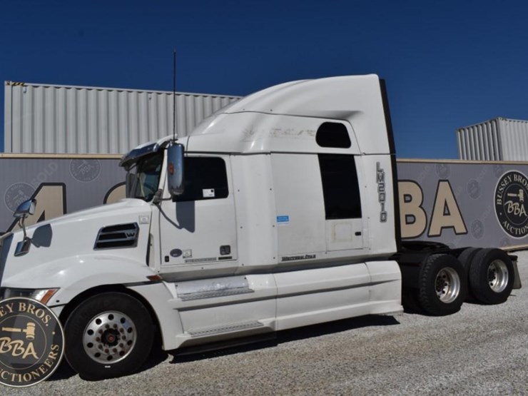 2020-western-star-5700xe-image-12