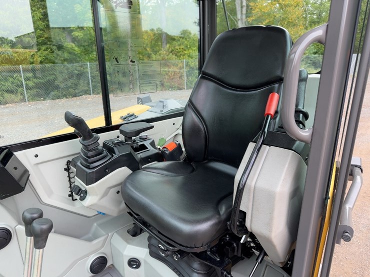 2023-volvo-ecr50f-mini-excavator-image-28