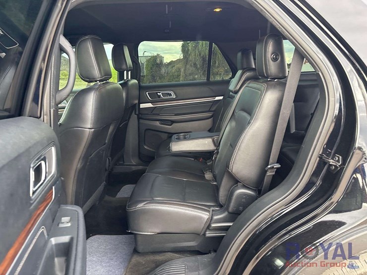 2018-ford-explorer-image-21