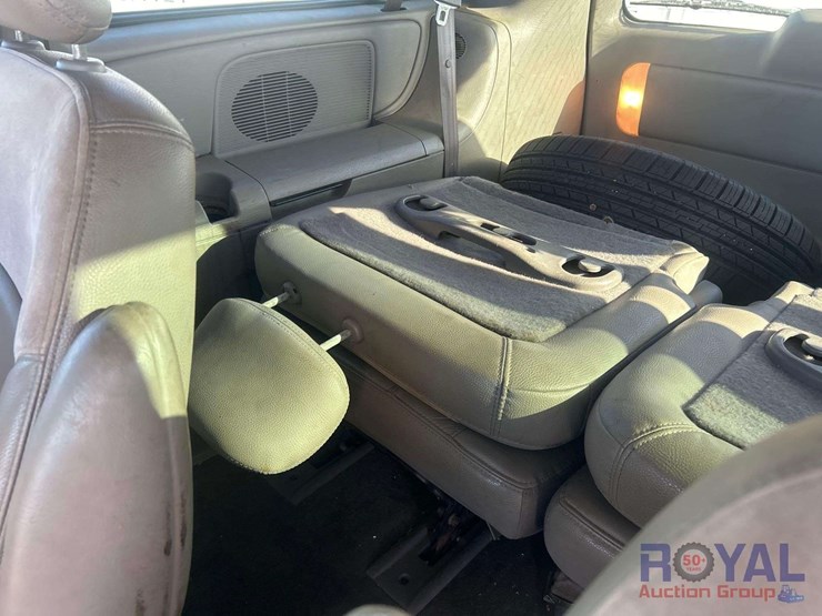 2003chrysler-town-&amp;-country-van-image-21
