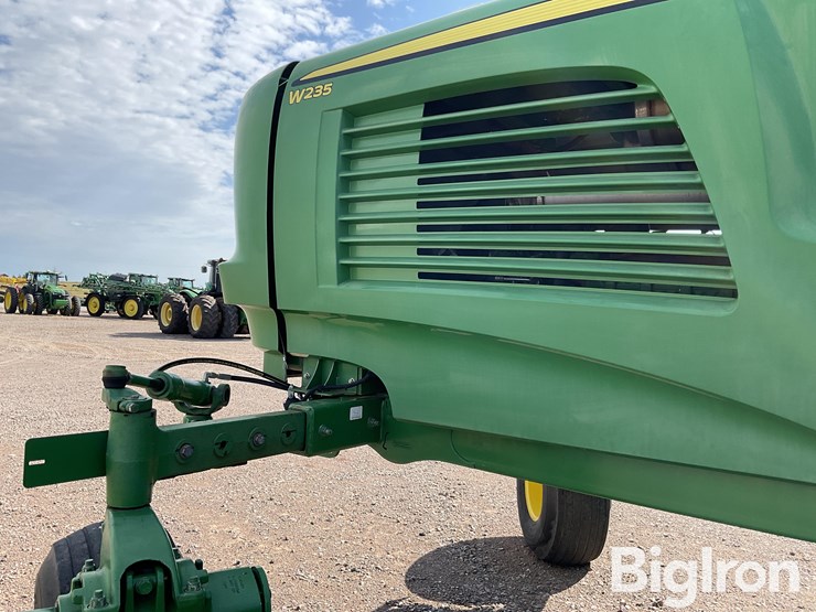 2016-john-deere-w235-image-16
