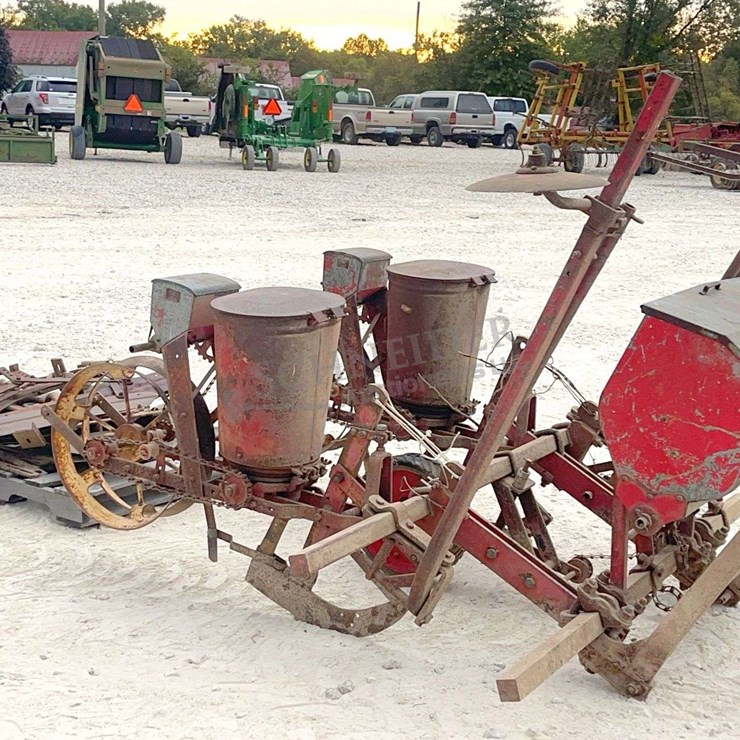 MASSEY-FERGUSON 3