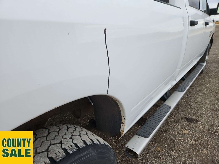 2016-ram-tradesman-image-40