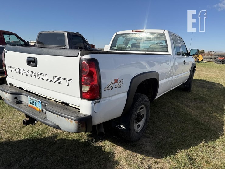 2006-chevrolet-2500hd-image-26