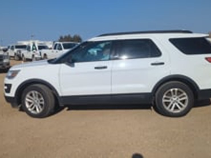2017-ford-explorer-image-5